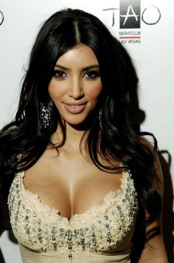 kim-kardashian-dating-football-player - Kim Kardashian