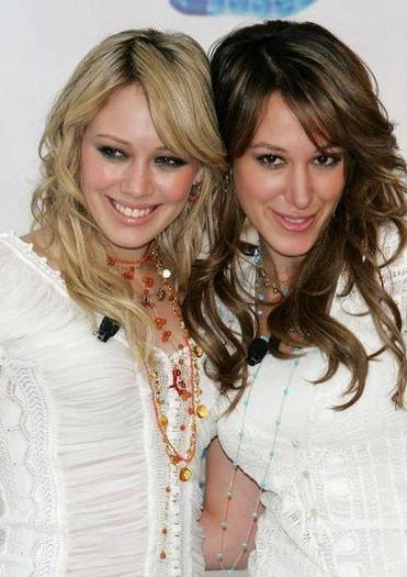 Hilary-Duff-si-sora-ei-Haily - best sisters