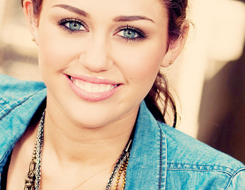 Miley-miley-cyrus-14586094-500-388 - miley