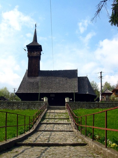 Bisericutza de lemn din Olanesti - La Olanesti