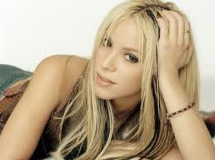 imagesCACHWCR5 - Poze cu Shakira