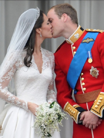 Prince-William-and-Kate-Middleton-Kiss 3 - Printul Wiliam and Kate wedding poze cools