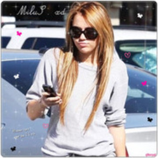 30517779_UACMDMZPD - Miley Cyrus xoxo