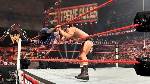 Clic pentru a vizualiza imaginea  - extreme rules rey mysterio vs cody rhodes