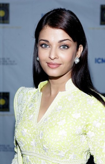 aishwaryaraiearringstud