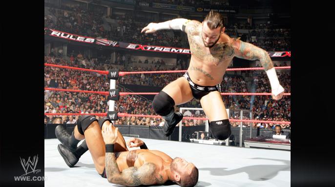 ER11_Photo_07 - extreme rules 2011 randy orton vs cm punk 1 mai