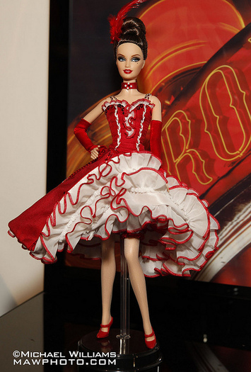 Jessica cu rochie stil spaniol