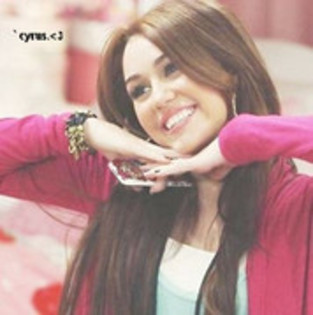 34454930_DOADRNJYW - Miley Cyrus