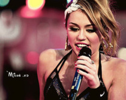 34454935_XFLTYNWQN - Miley Cyrus