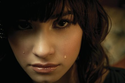 Demi a ramas singura plangand Demi a ramas singura plangand