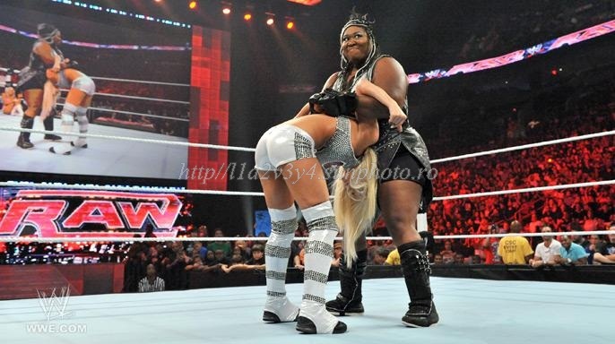 RAW_936_Photo_051 - maryse vs kelly kelly 2 may 2011 sharma attacks