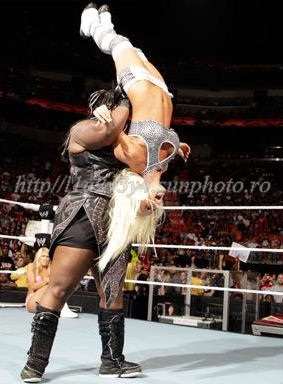 RAW_936_Photo_053 - maryse vs kelly kelly 2 may 2011 sharma attacks