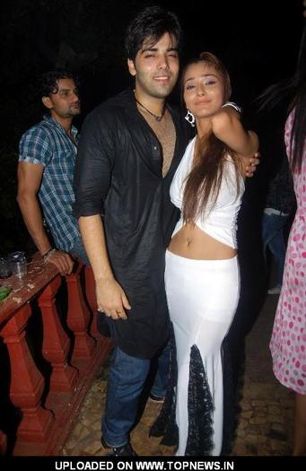 Kinshuk Mahajan and Sara Khan (1)