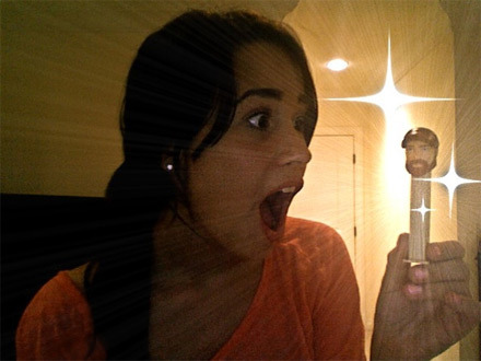 BQUKUDKJGLQPOONYETR - Poze rare Demi Lovato