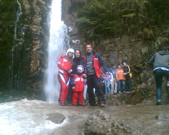 cascada urlatoare; busteni -februarie 2009
