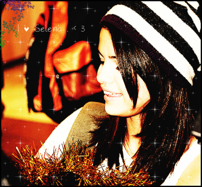35106053_HPDXHAPCK - Selena Gomez