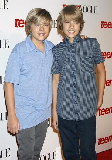 Dylan_Sprouse_1272911141_0 - dylan si cole sprouse