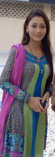 Sara Khan96
