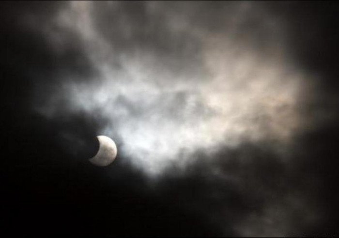 eclipsa partiala de soare 2011