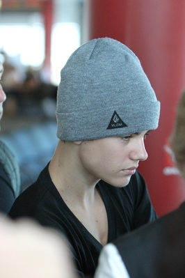  - 2011 Signing Autographs At The Airport April 27th