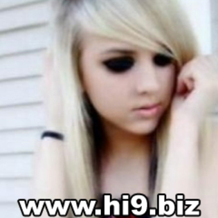 poze emo triste - Avril Lavigne EMO