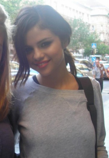 selena-monte-carlo-fan-433_01-530x765 - a SELL 2
