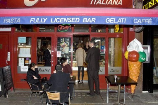 selena-taylor-londra-1-540x360 - a SELL 2