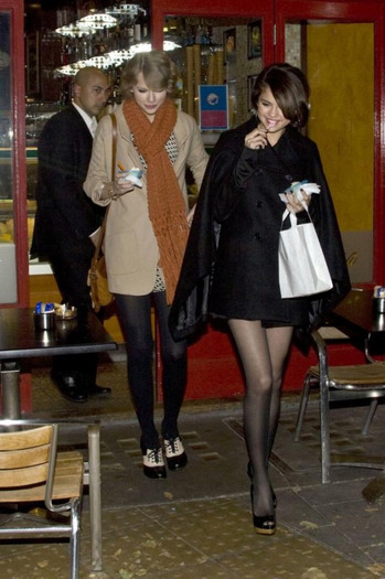 selena-taylor-londra-6-533x800 - a SELL 2