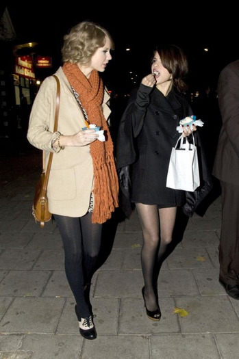 selena-taylor-londra-11-533x800 - a SELL 2