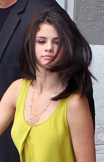 selena-gomez-miami-beach-beauty-71_0-516x800 - a SELL 2