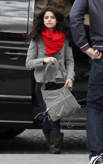 selena-gomez-paris-stroll-11-505x800 - a SELL 2