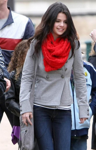 selena-gomez-paris-stroll-19-512x800 - a SELL 2