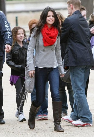 selena-gomez-paris-stroll-20-530x767 - a SELL 2