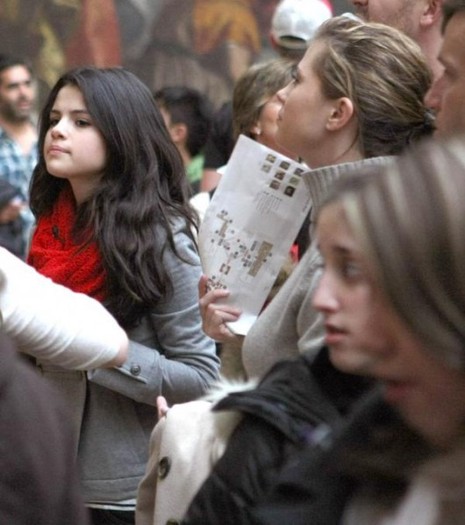 selena-gomez-paris-stroll-33-530x598 - a SELL 2