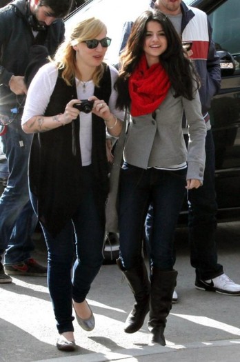 selena-gomez-paris-stroll-48-530x799 - a SELL 2