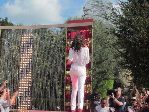 selena-gomez-disneylad5 - a SELL 2