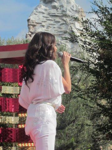 selena-gomez-disneylad8 - a SELL 2