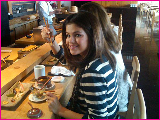 Selena-Gomez-Japan-Picture - a SELL 3