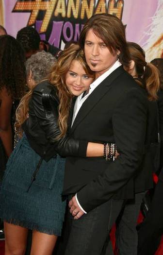 Miley: Multumesc! Te iubeeeeeesc!