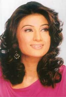 Sonia Kapoor - Care credeti ca joaca mai bine rolul Zaarei-Samiksha sau Sonia