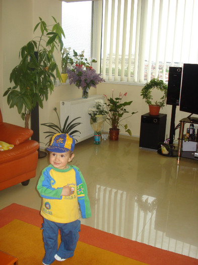 ATENTIE,SE CANTA IMNUL:)))