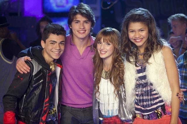 31900086_FHUHVLLOG - Zendaya Coleman Si Bella Thorne