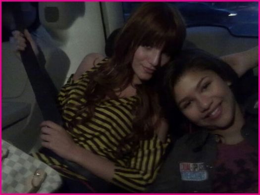 Bella-Thorne-Zendaya-Coleman - Zendaya Coleman Si Bella Thorne