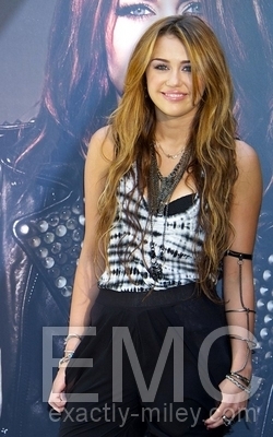 normal_013 - Cant Be Tamed Photocall In Madrid Spain May 31st 2010