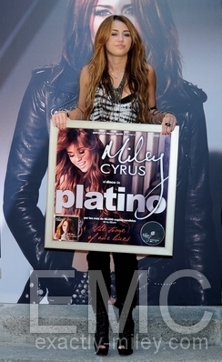 normal_42 - Cant Be Tamed Photocall In Madrid Spain May 31st 2010