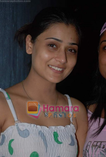 normal_Sarah Khan at Gold TV Awards practice session  in Versova on 16th December 2008 (2)