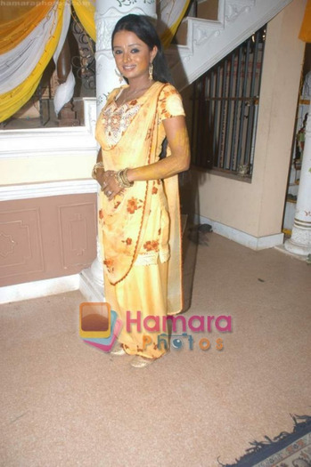 normal_Parul Chauhan on the sets of Bidaai in Mira Road on 10th Jan 2009 (33)