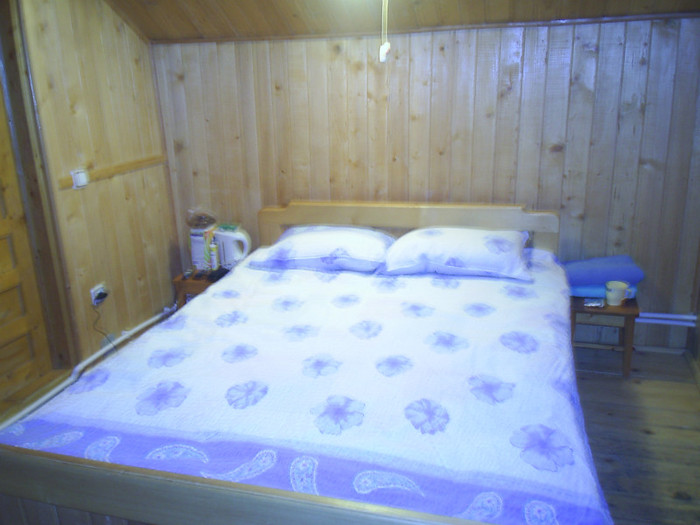 SANDEL-VOINEASA-camera etaj ,cabana