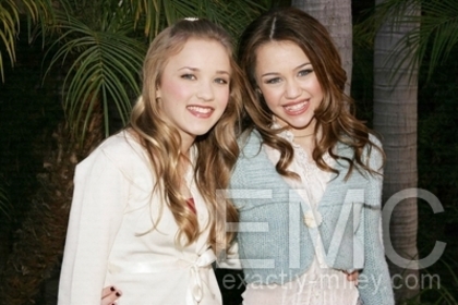 normal_meetthepress_079 - Stars Of Disney Channels Hannah Montana Meet The Press on January 10th 2006