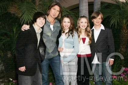 normal_meetthepress_080 - Stars Of Disney Channels Hannah Montana Meet The Press on January 10th 2006